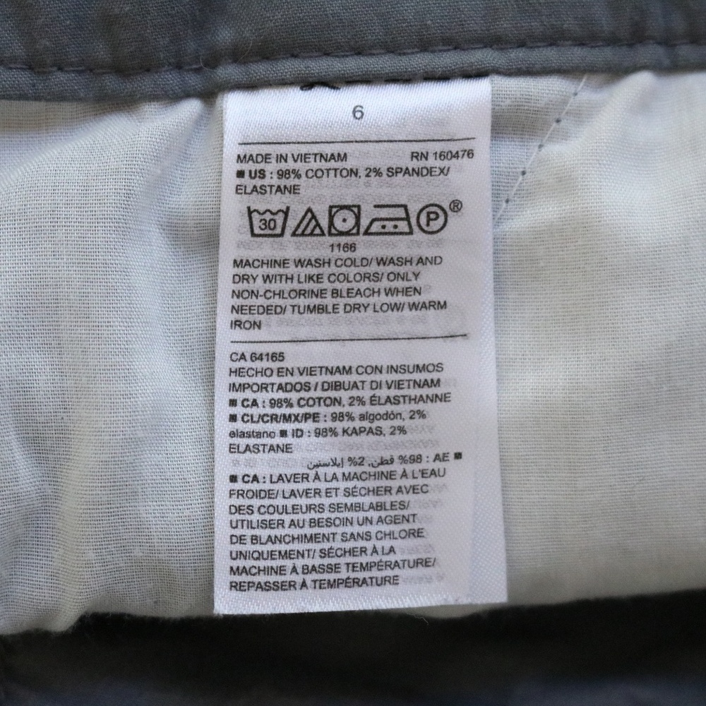Old Navy Grey Mid-Rise Chino Everyday Shorts - Picture 6 of 6